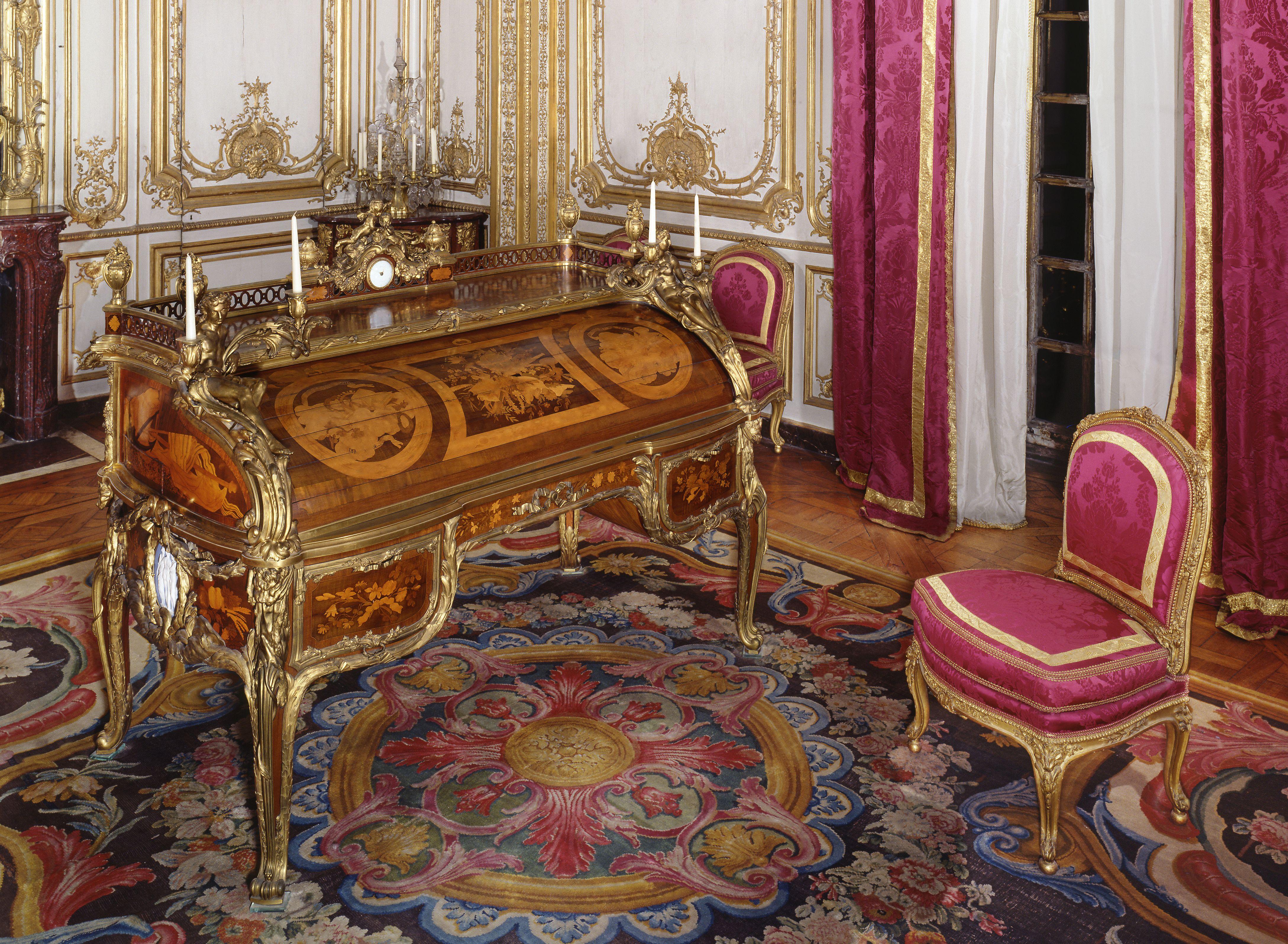 Secrétaire à cylindre du cabinet intérieur de Louis XV à Versailles
