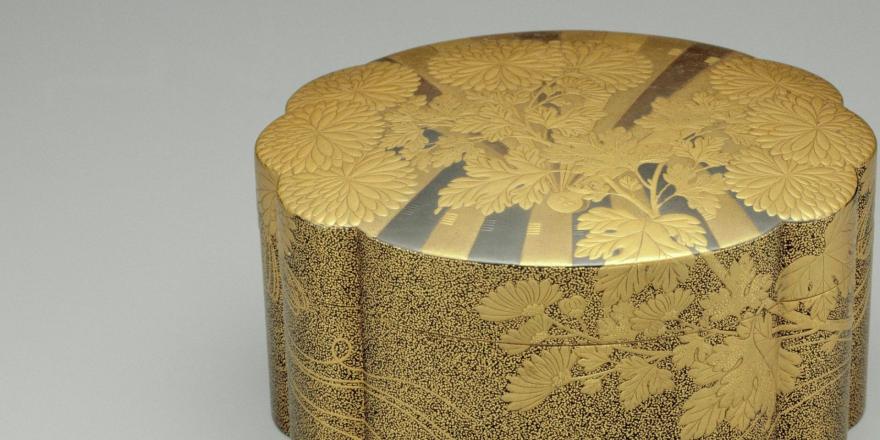 Boîte en laque dorée du Japon