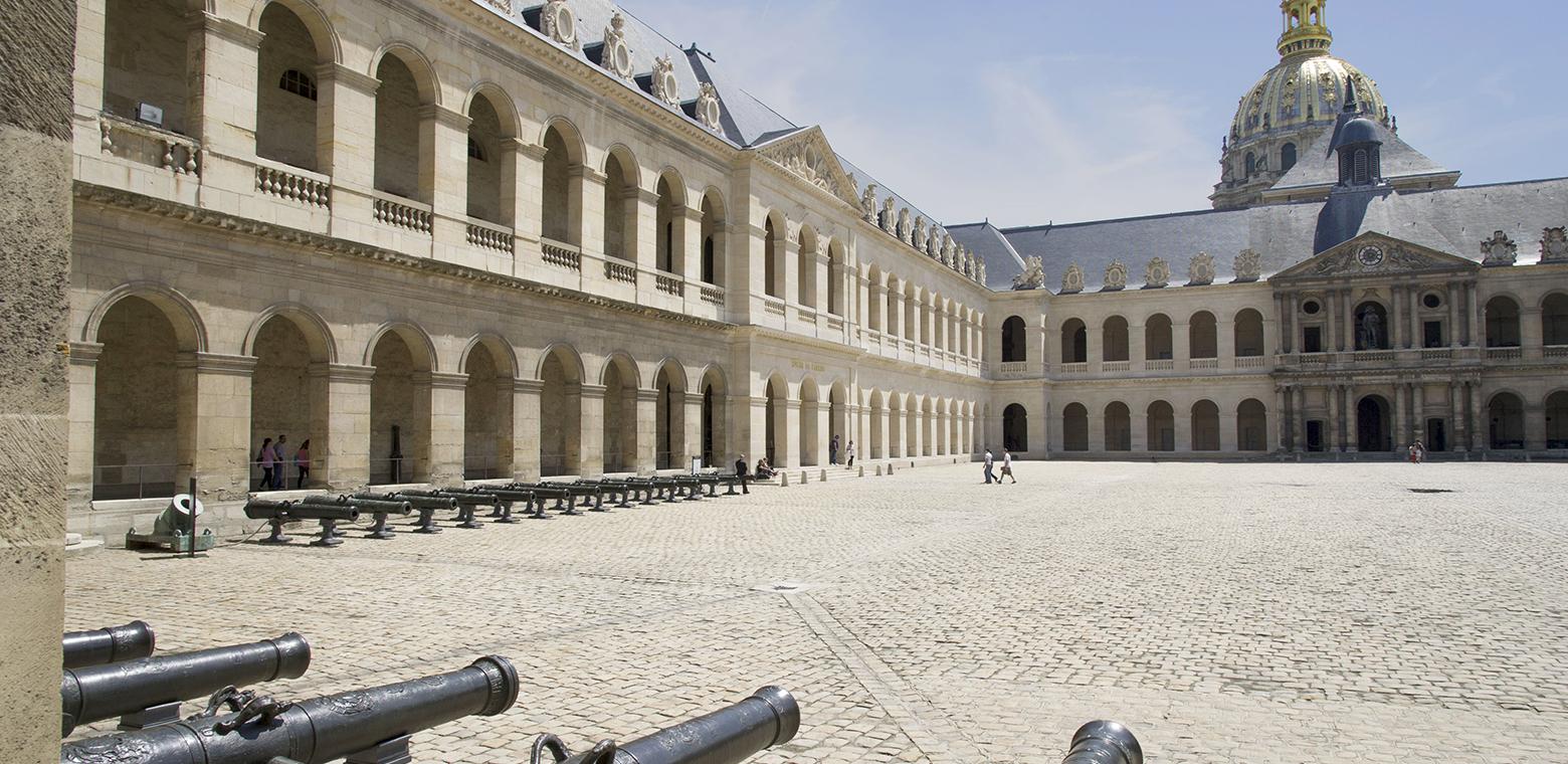 Cour d'honneur de l'Hôtel des Invalides Bruant Libéral (1631-1697)